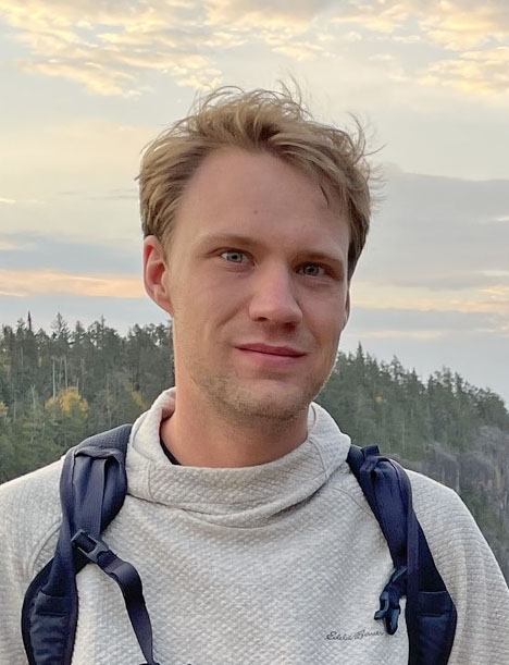 Zach Holcomb portrait.